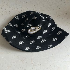 Nike bucket hat